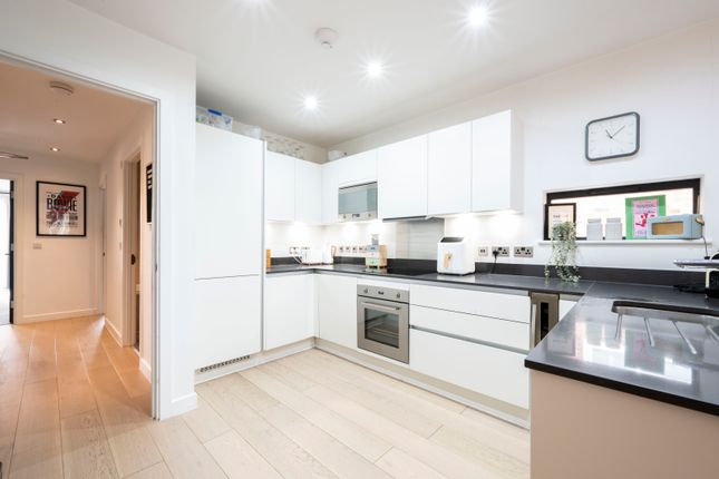 Flat for sale in Bramshott Lodge, 18A South Bank, Surbiton