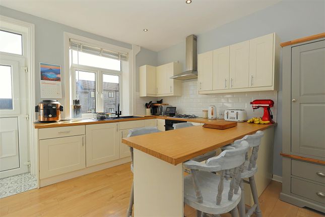 8, Hillthorpe Road, Pudsey photo 3