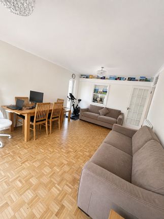 8, Stratton Close, Stanmore photo 2