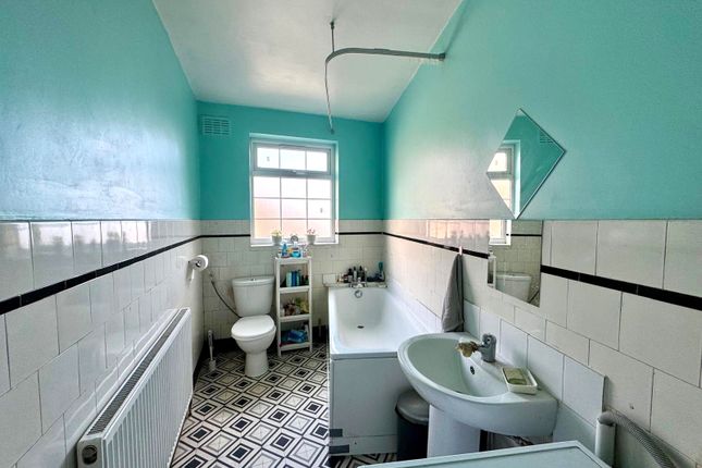 Flat 3-571, Kingsbury Road, London photo 4