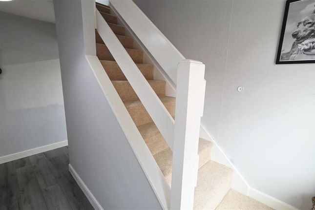35, Carlisle Close, Winsford photo 4