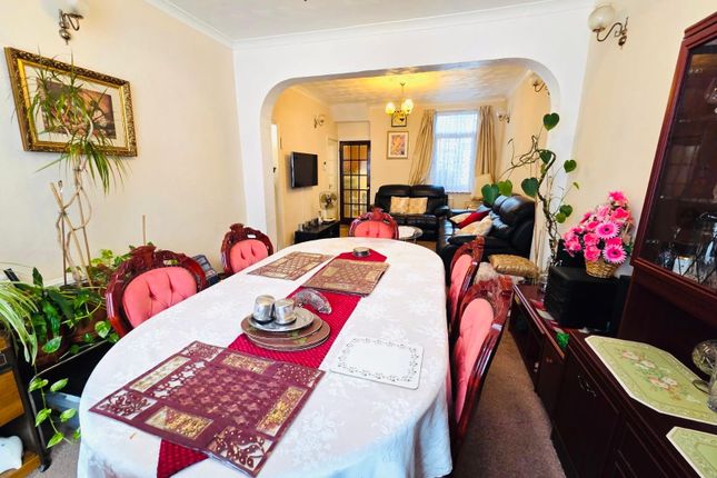 4, Altmore Avenue, East Ham photo 2