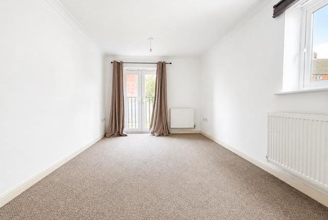 Flat B, 19, Smart Close, Swindon photo 4