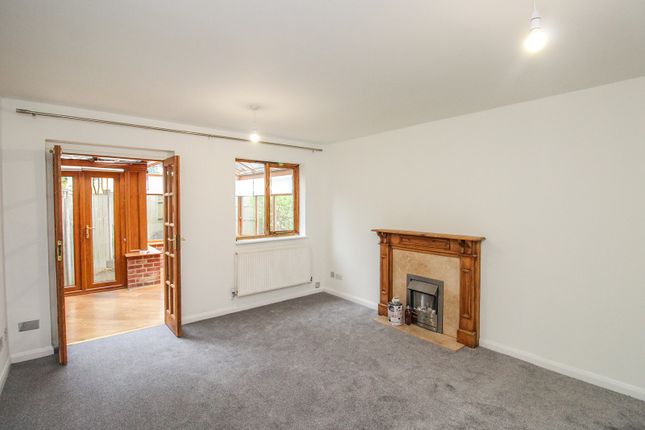 17, Flint Close, Crawley photo 2
