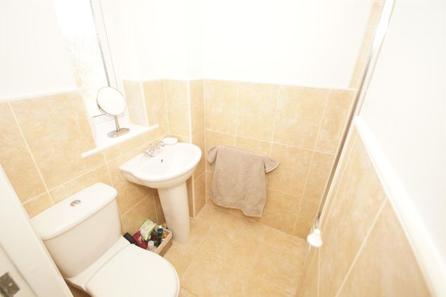 Town house to rent in Hadleigh Green, Lostock, Bolton
