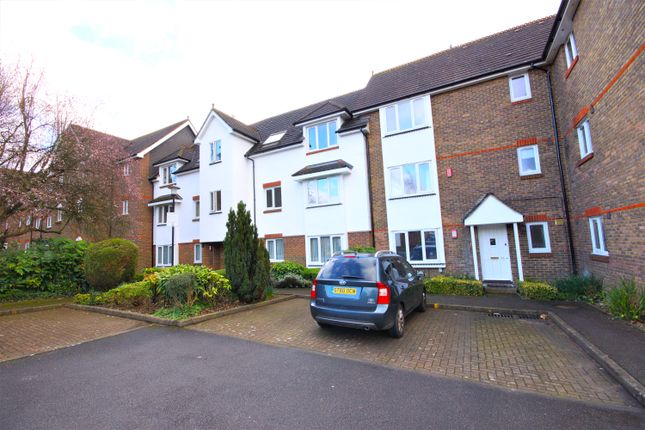 Flat to rent in Granville Place, Elm Park Road, Pinner