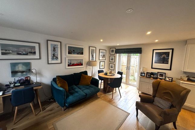 16, Applebee Way, Lyme Regis photo 2