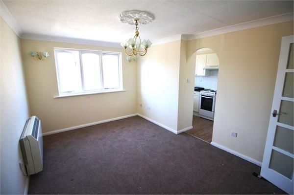 Flat to rent in Howard Close, Waltham Abbey