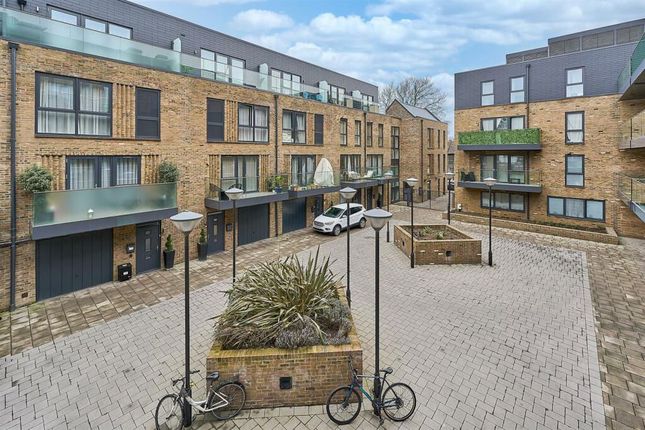 Thumbnail Town house for sale in Swan Street, Isleworth