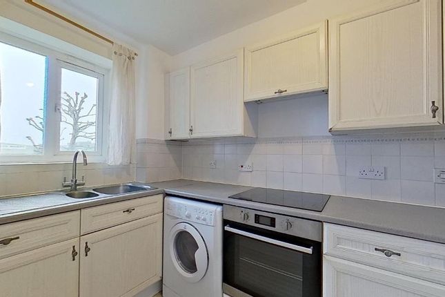 Flat to rent in Ferguson Close, Isle Of Dog, Canary Wharf, London