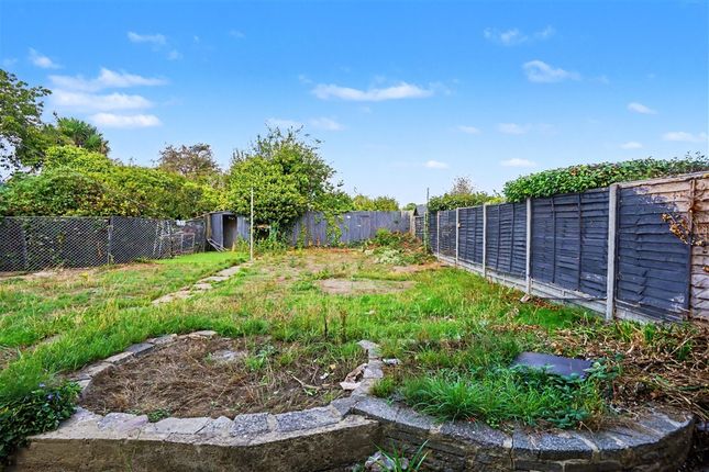 Selwyn Crescent, WELLING photo 4