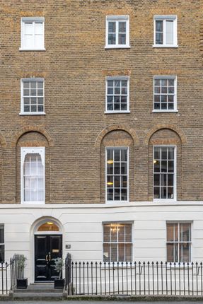 Office to let in Christopher Street, London