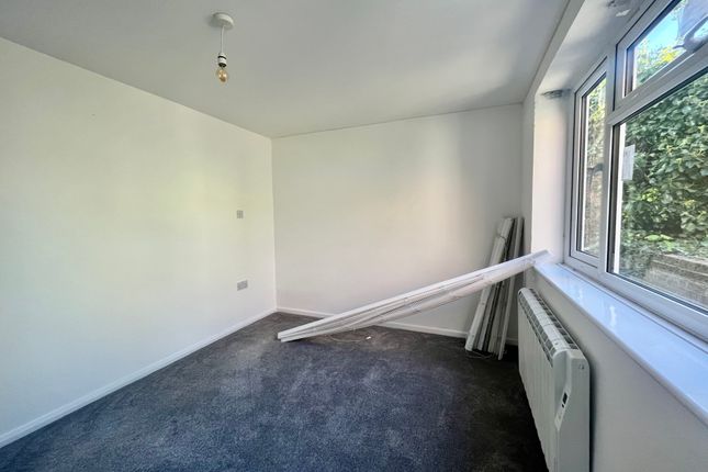 Flat to rent in Bargates, Christchurch
