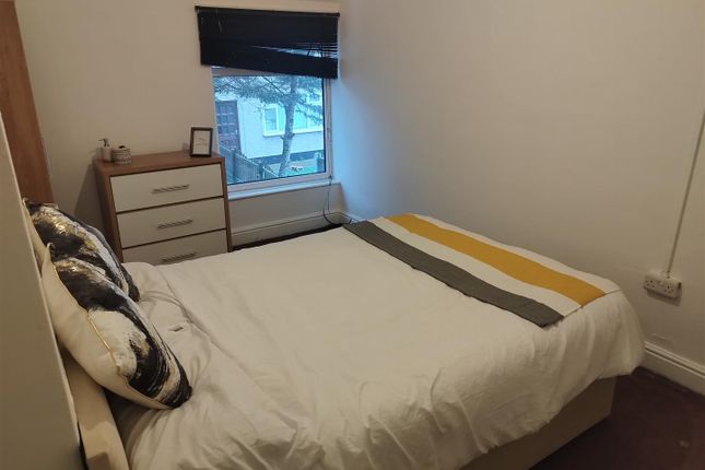 Room to rent in Eighth Avenue, Forest Town, Mansfield