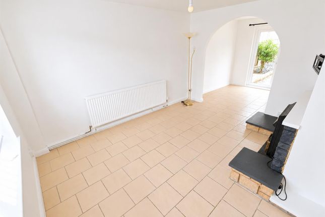 46, Landseer Court, Corby photo 3