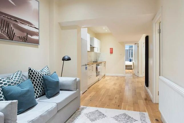 Flat to rent in Maddox Street (5), Mayfair, London