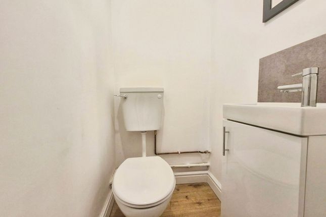 20, Garland Drive, Sheffield photo 2