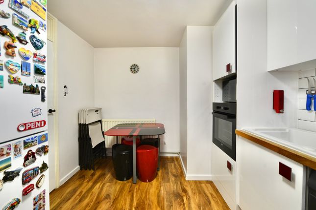 Bell Court, Bell Lane, London photo 4