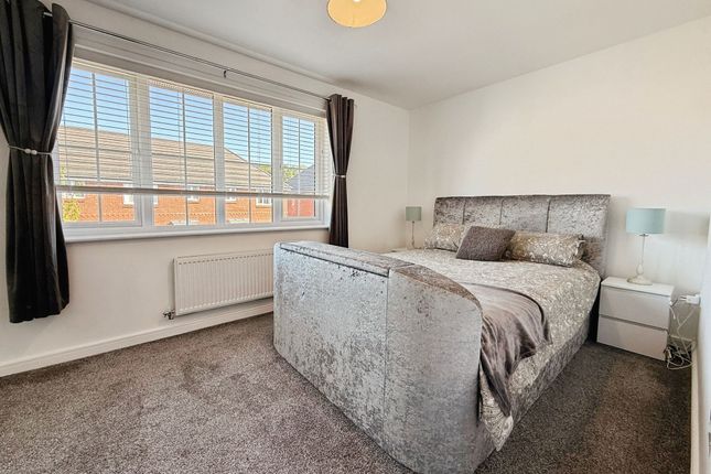 4 Campanula Grove, Telford photo 4