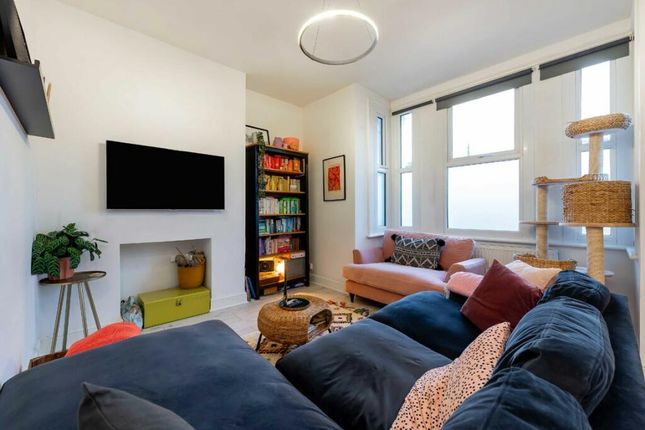 Flat B, 11, Park Avenue, Alexandra Park, London photo 4