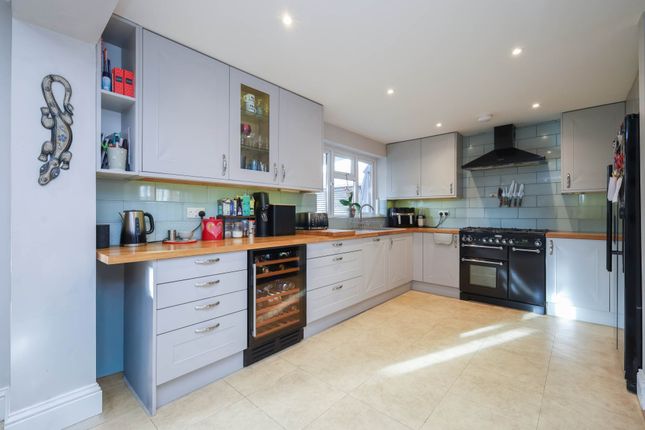 55, Smugglers Way, Horsham photo 4