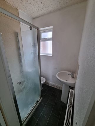 Flat to rent in Turner Road, Leicester