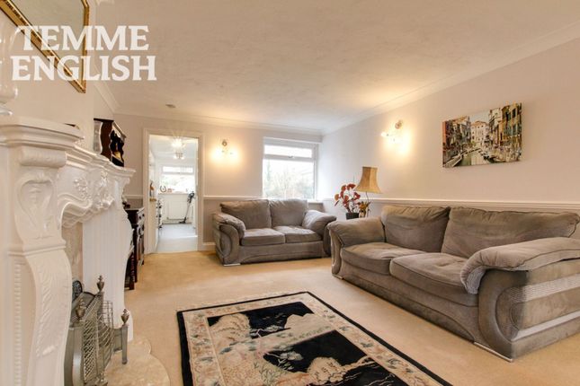 1 Laburnum Avenue, Wickford photo 4