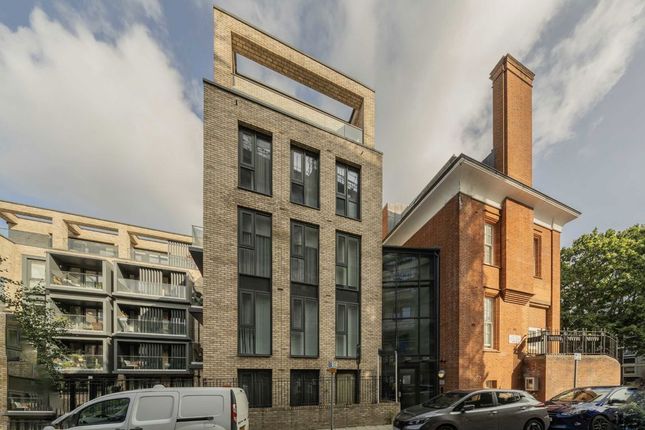 Thumbnail Flat for sale in Hyde Lane, London