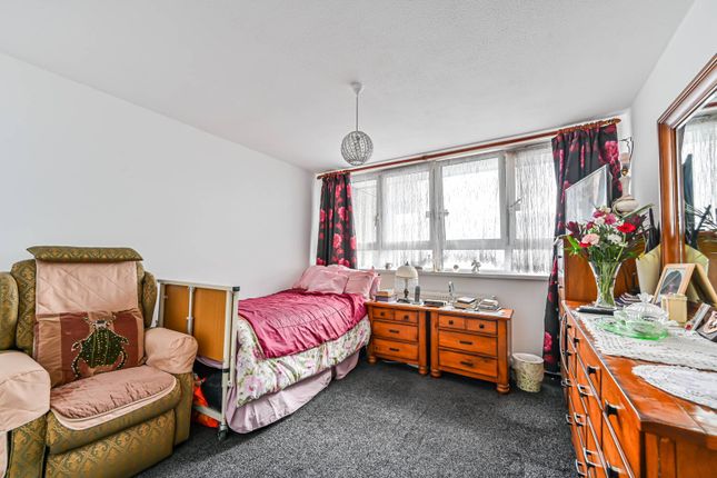 Flat for sale in Holland Rise, Brixton, London