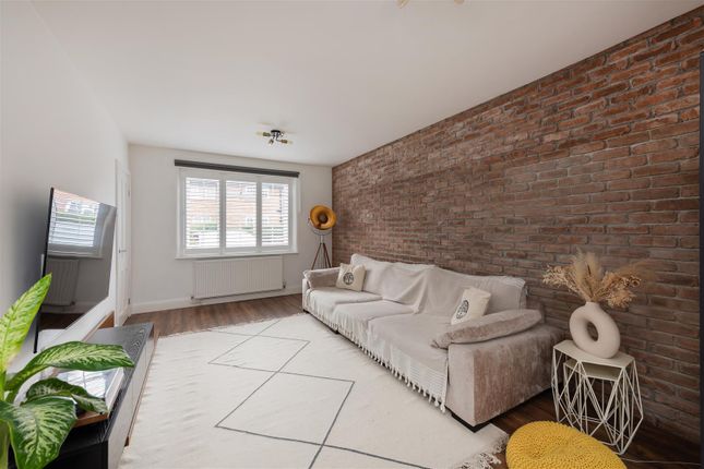 Property for sale in Daffodil Street, London