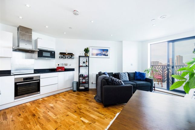 Thumbnail Flat for sale in 139 Leven Road, London