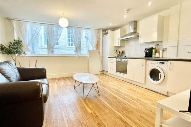 Flat for sale in Temple Lane, Liverpool