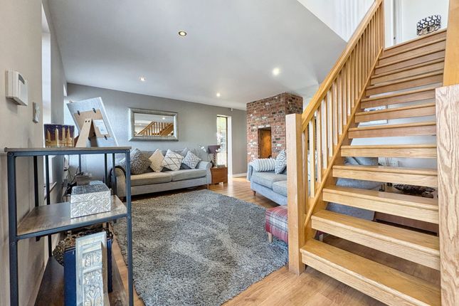 9 The Oaks, Neath photo 2