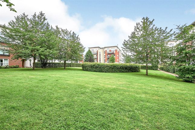 Thumbnail Flat for sale in Park View Road, Leatherhead, Surrey