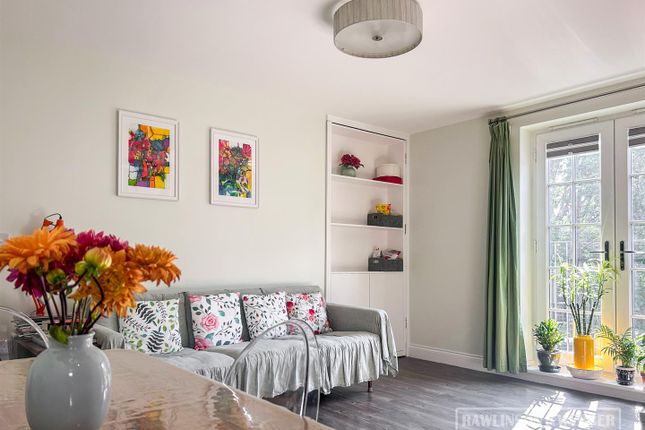 Elizabeth House, 78, Queens Reach, East Molesey photo 2
