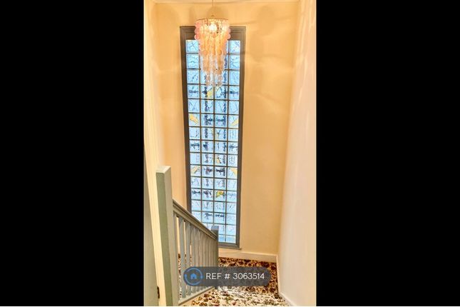 Flat A London Road, North Cheam Sutton, London photo 2