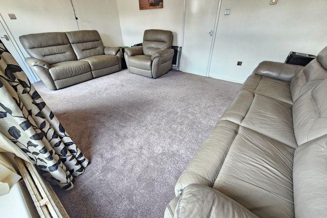 38, Pheasant Drive, Manchester photo 4