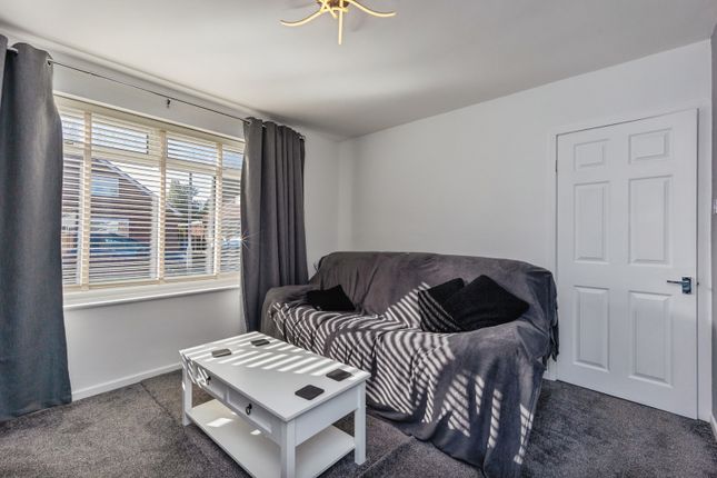 29, Stott Drive, Manchester photo 4