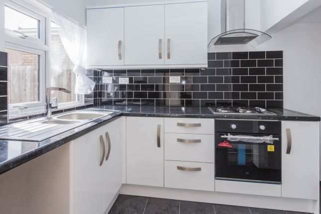 37, Windmill Road, Wellingborough photo 3