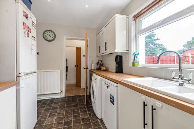 53, Wrenbury Avenue, Manchester photo 4