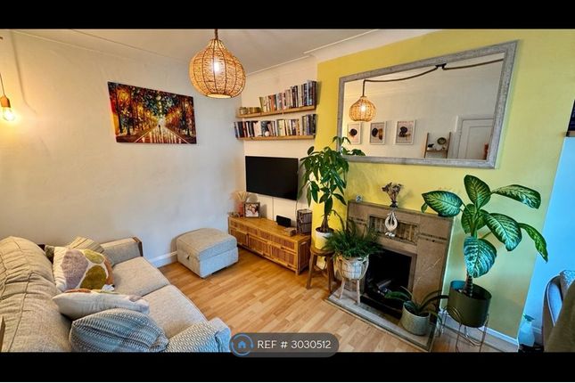Oakfield Court Kings Avenue, London photo 4