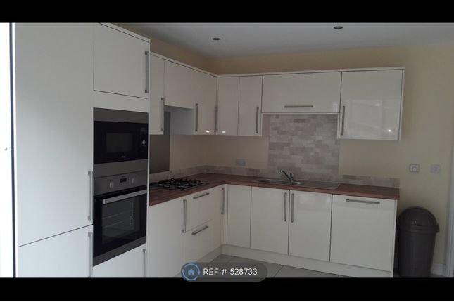 A Garratts Road, Bushey photo 5