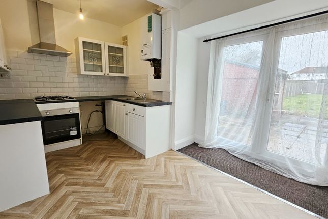 93 Lansbury Drive,, Hayes, Hayes photo 2