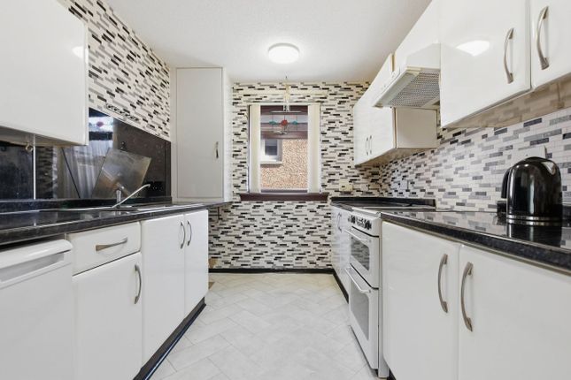 24, Auchenharvie Place, Irvine photo 3