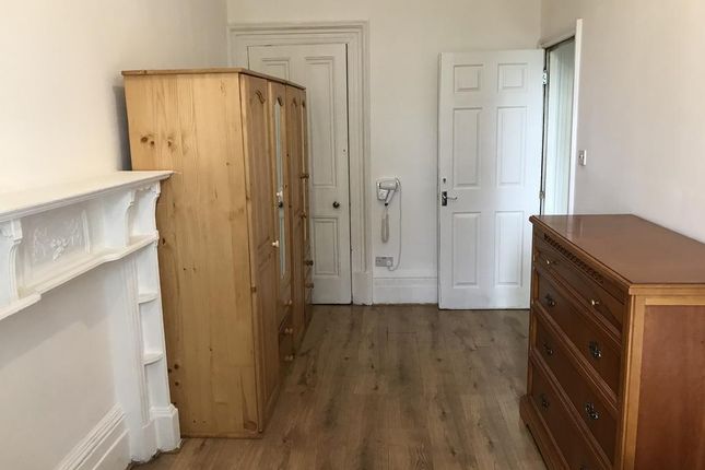 Flat to rent in Bayswater Road, London
