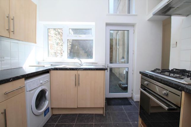 Flat to rent in Cromwell Road, St. Andrews, Bristol