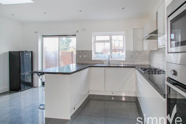 Carlyle Avenue, Southall Middlesex photo 3