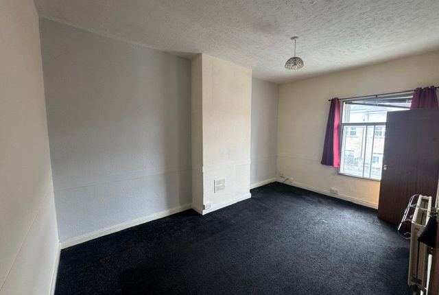 17 Flat 2, Bruntcliffe Road Morley Leeds photo 4