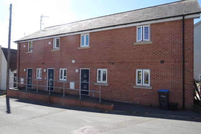 2 bed flat to rent in Gastons Road, Chippenham SN14