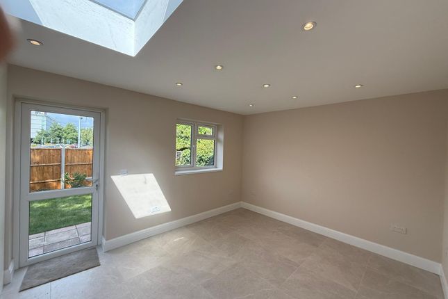 15, Cheviot Close, Hayes photo 3